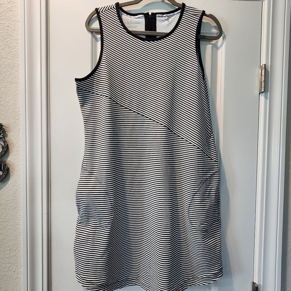 Tommy Bahama Islandzone Golf and Active Dress size Large. ITEM 1124253D